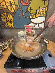 鶏出汁おでんト炭炉端でんすけ(ムハンとでんすけ)のおでん!熱々で食べられます!