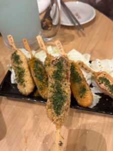 鶏出汁おでんト炭炉端でんすけ(ムハンとでんすけ)の創作串カツ!全部味が違うw