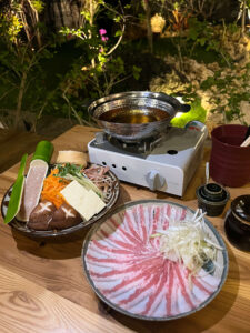 あぐー豚と寿司の島居酒屋 まーさん【めんそーれプラン】黄金だしで味わうあぐーしゃぶしゃぶ