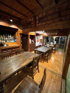 あぐー豚と寿司の島居酒屋 まーさん_店内
