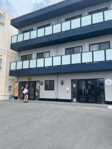 糸満ドッグ(ITOMANDOG)店舗外観、駐車場