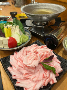 厳選あぐーと島野菜のしゃぶしゃぶコースしゃぶしゃぶ(厳選あぐー180g、キャベツ盛り、旬の島野菜の盛り合わせ)